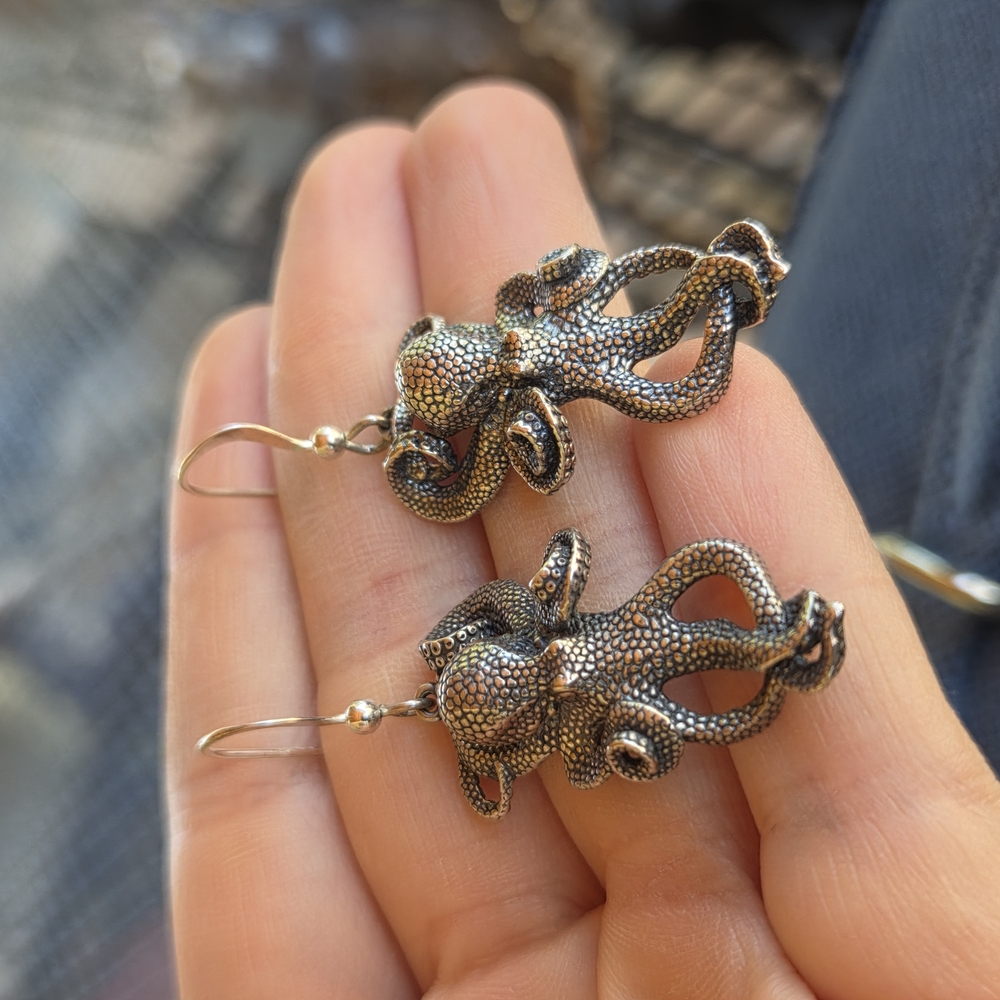 Silver Octopus Pendant Necklace And Matching Earrings - Picture 2 of 6